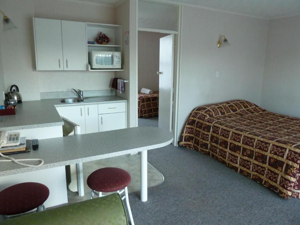 Monarch Motel Invercargill Room photo